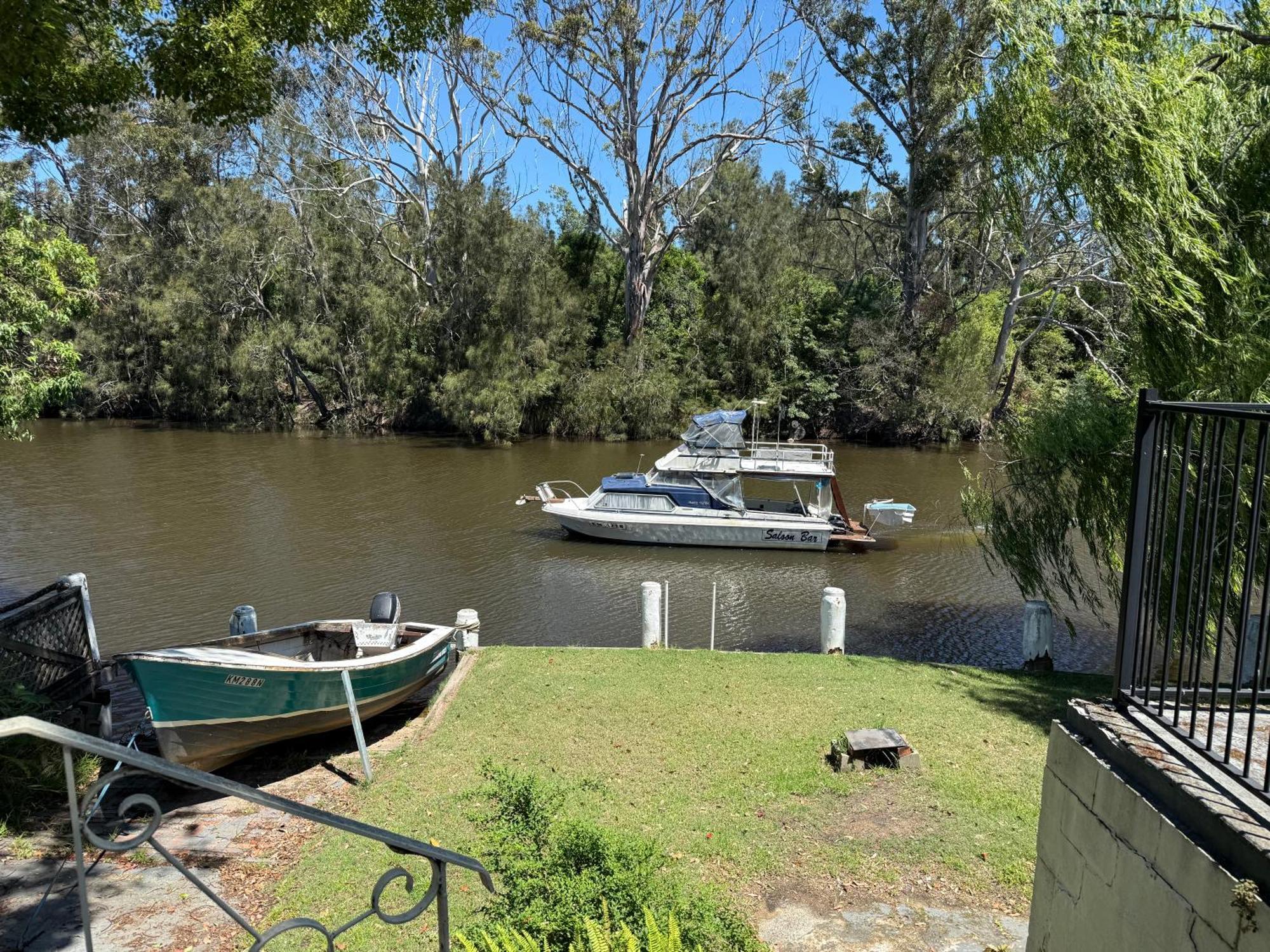 Pen-y-pont 4 Bedroom Riverfront Retreat With Charm *